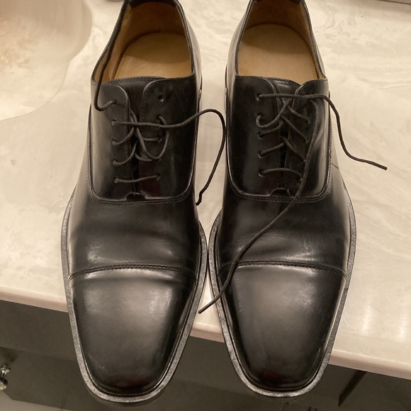 Cole Haan men’s black leather lace-up dress shoe with Nike Air soles.Minor scuff main image 8